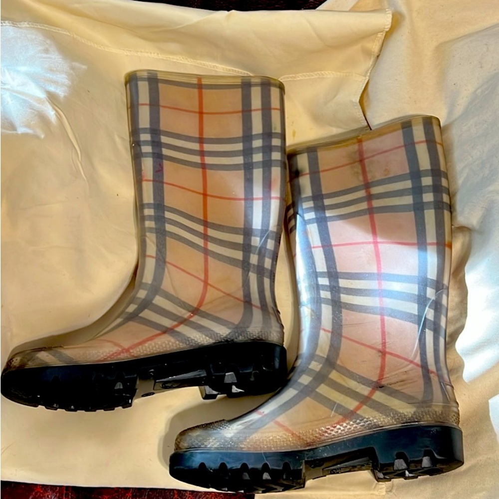 Burberry Signature Design Rainboots